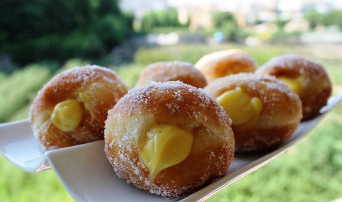 Zeppole napoletane ripiene