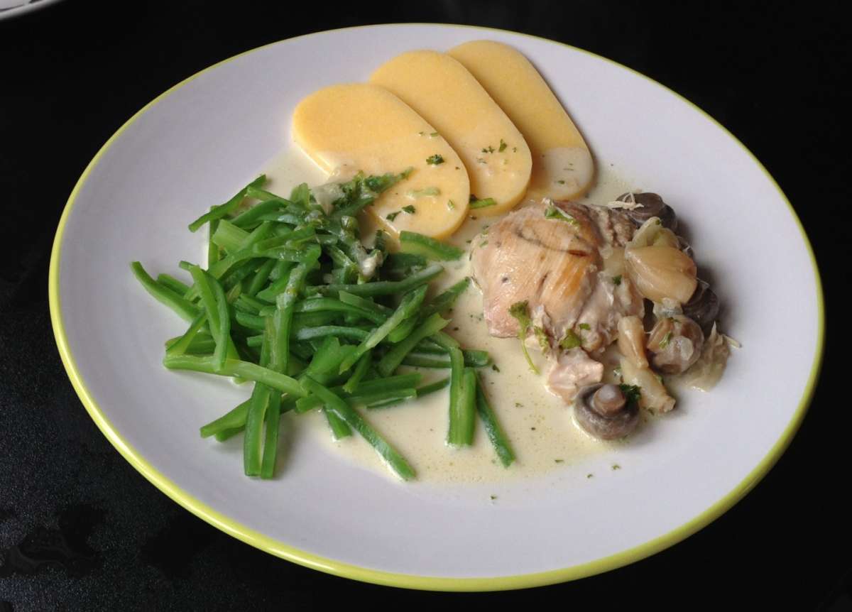 Angello in fricassea con verdure e polenta