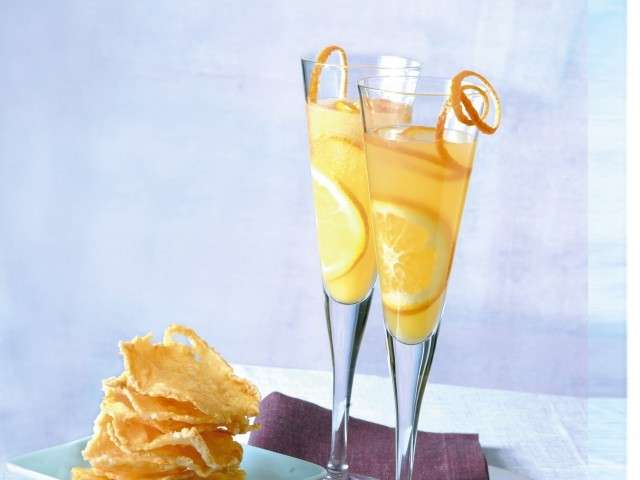 Aperitivo con cocktail mimosa