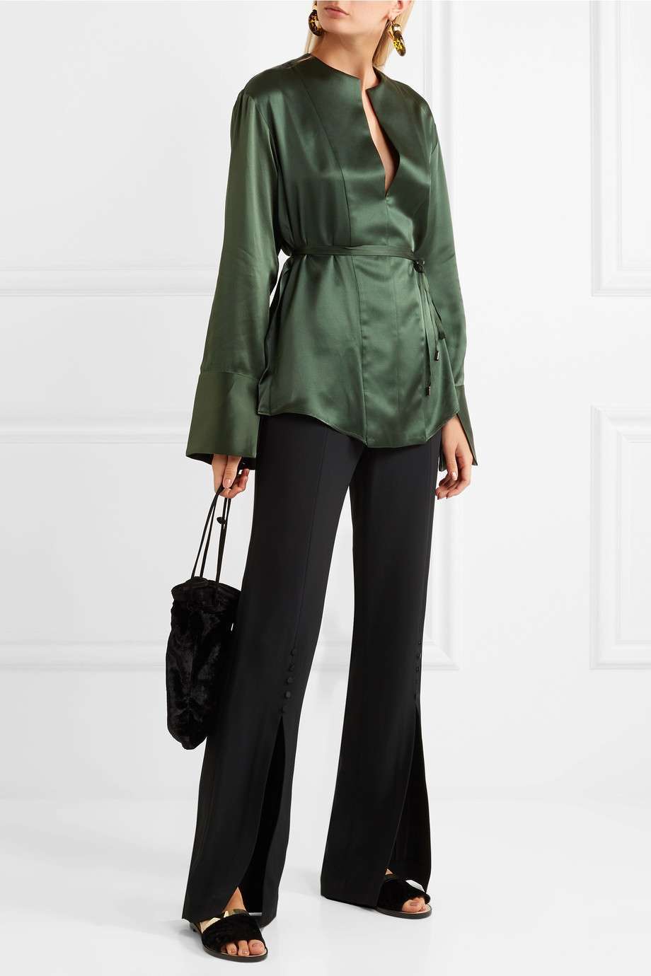 Blusa Michael Lo Sordo e pantaloni a palazzo