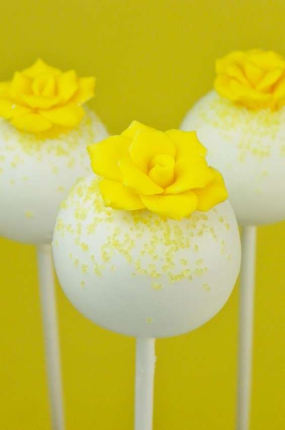 Cake pops con decorazioni in pasta di zucchero