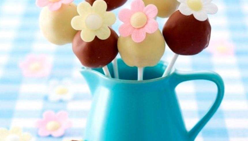 Cake pops decorati con fiori