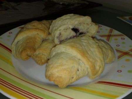 Cornetti biscottati alla marmellata