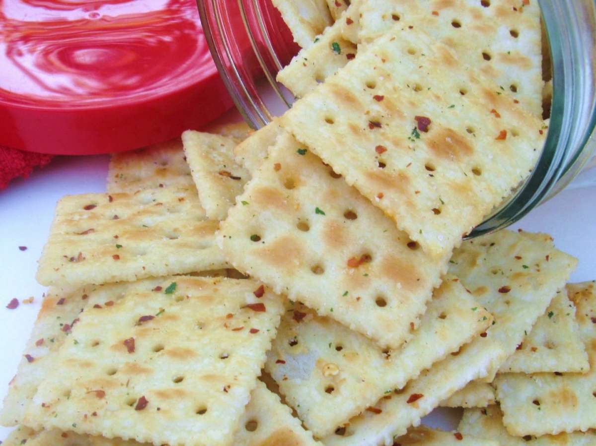 Cracker con peperoncino rosso e verde