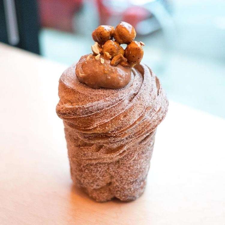 Cruffin con crema alle nocciole