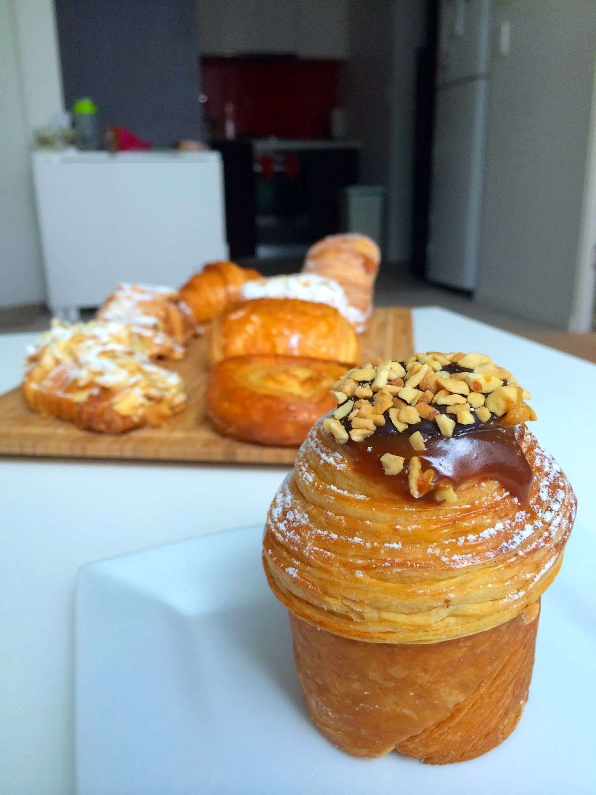 Cruffin con toffè e nocciole