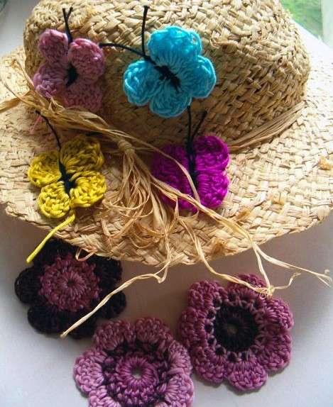 Decorazioni crochet a forma di farfalle