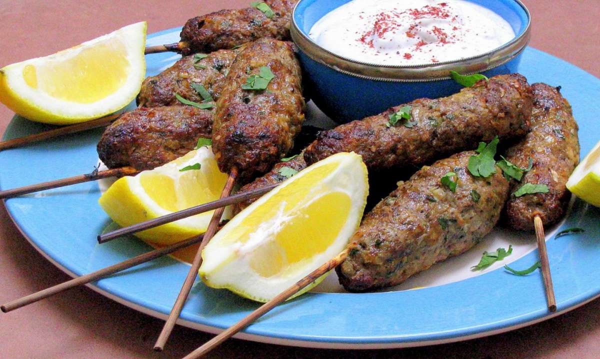 Kofta con salsa yogurt