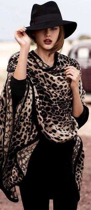 La pashmina come una mantella