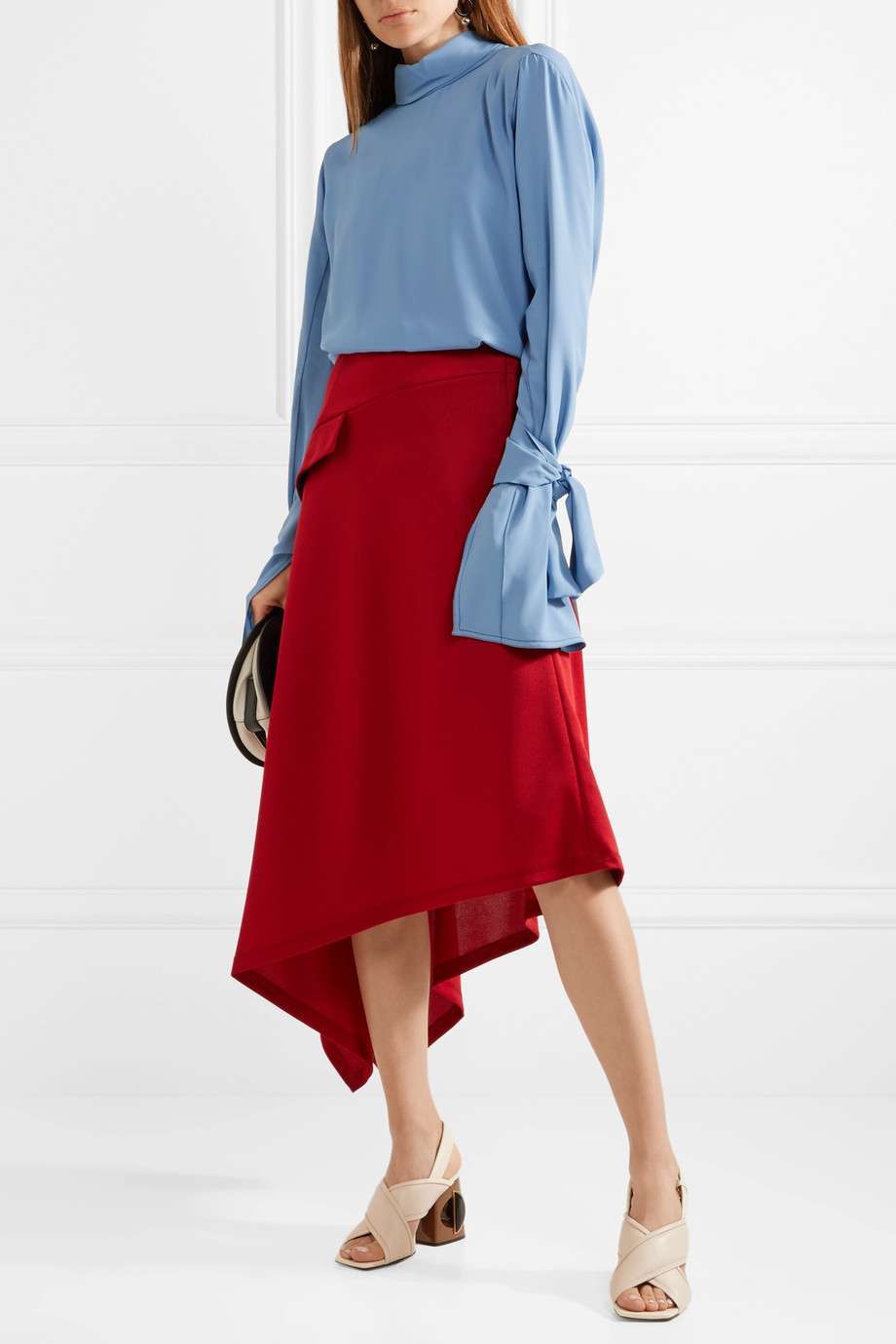 Look con gonna asimmetrica e maglia svasata Marni