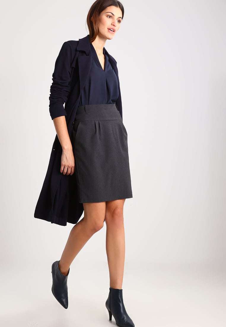 Look con gonna sul ginocchio Kaffe