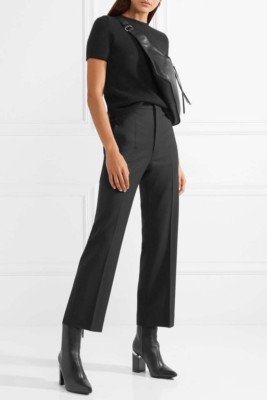 Look con pantaloni a palazzo corti Helmut Lang