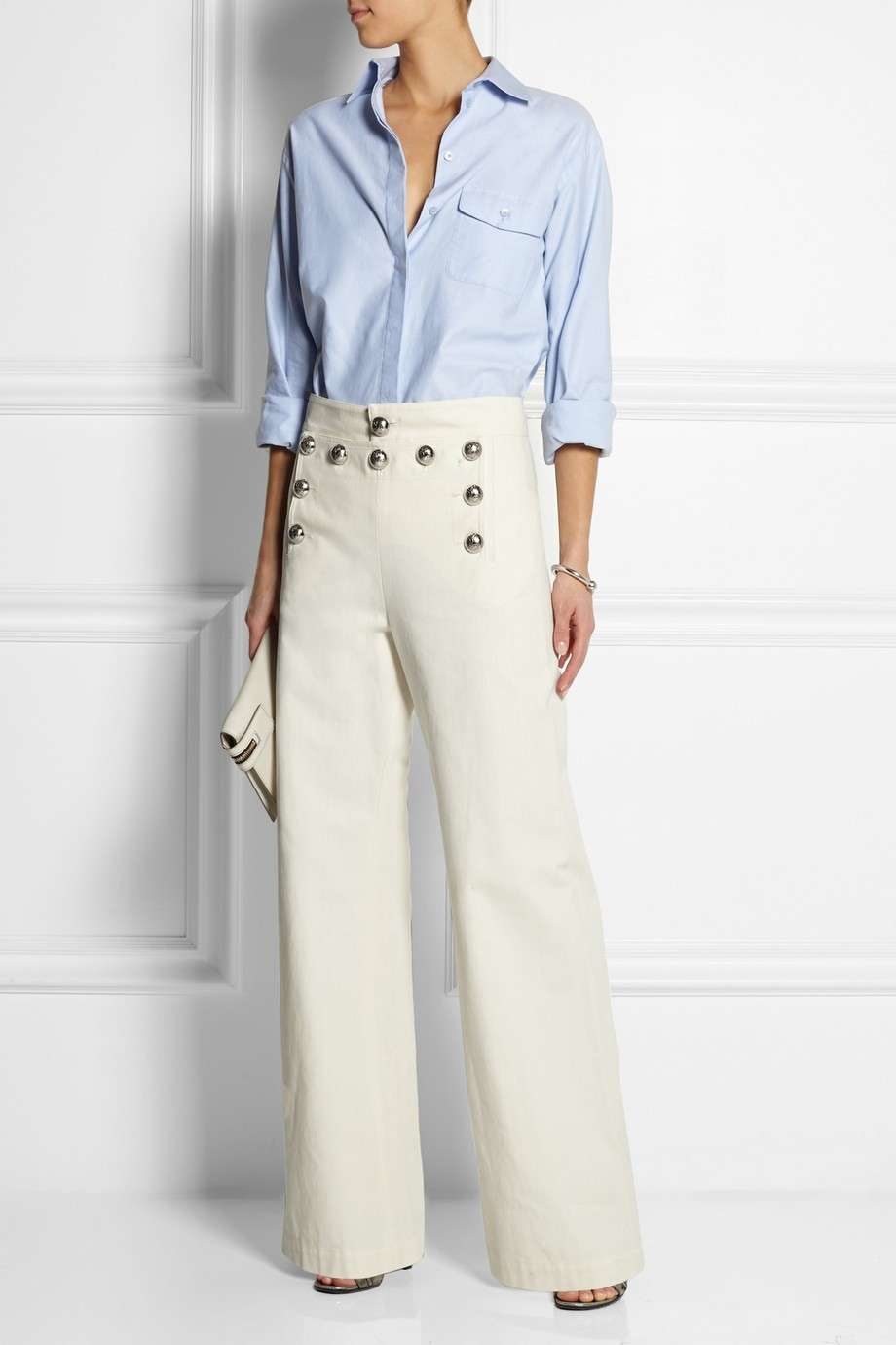 Look con pantaloni a vita alta
