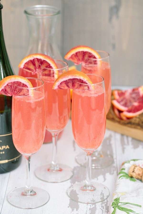 Mimosa cocktail con arance rosse