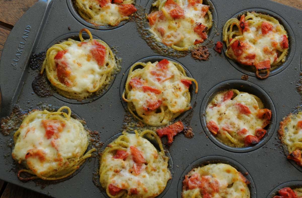 Nidi di spaghetti cotti al forno