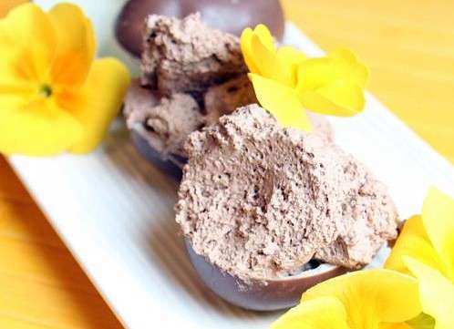 Ovetti di cioccolato ripieni con mousse