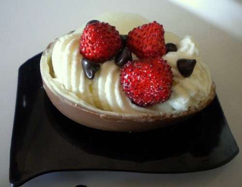 Ovetti ripieni con fragoline e mousse