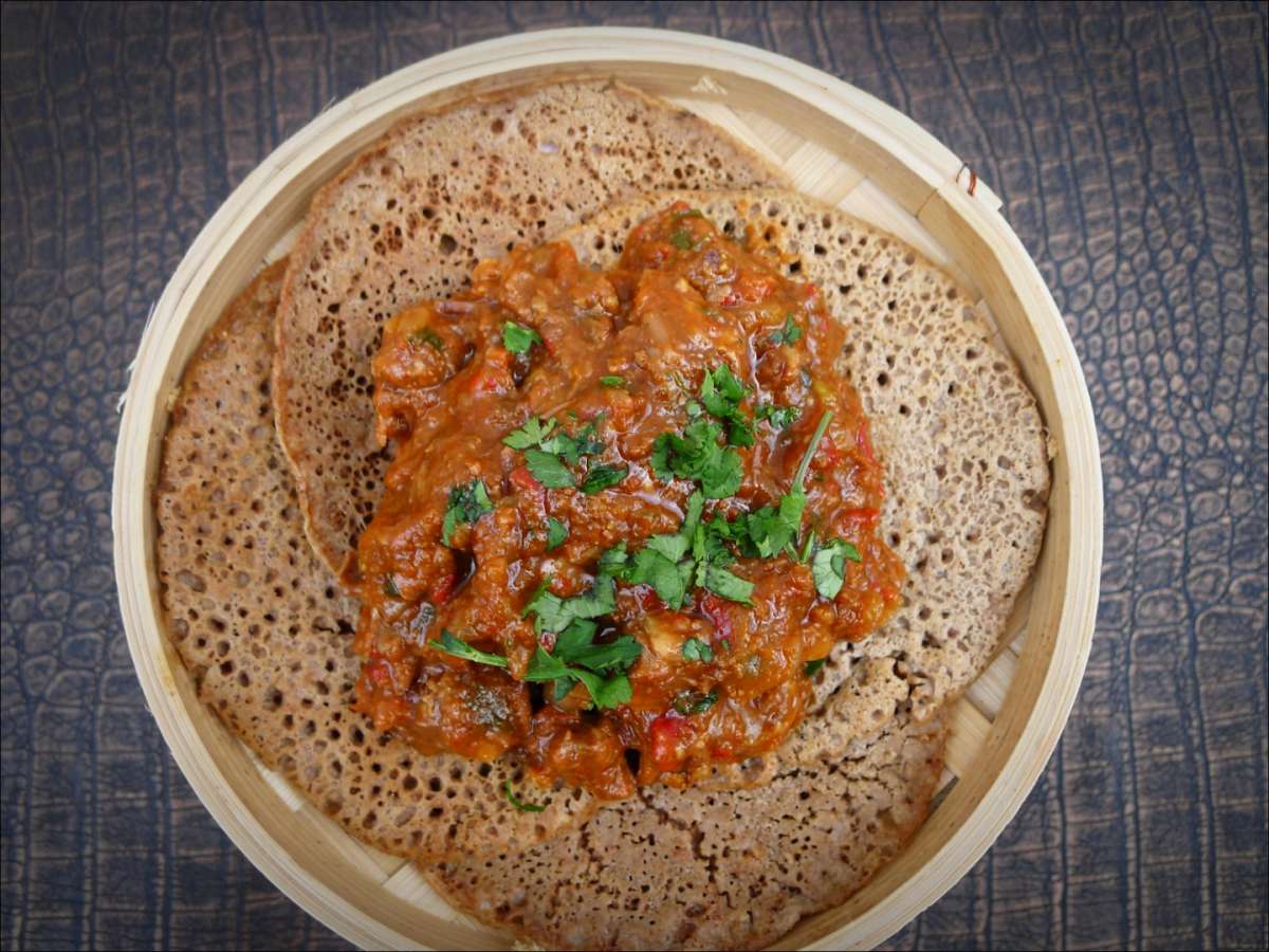 Pane injera con carne