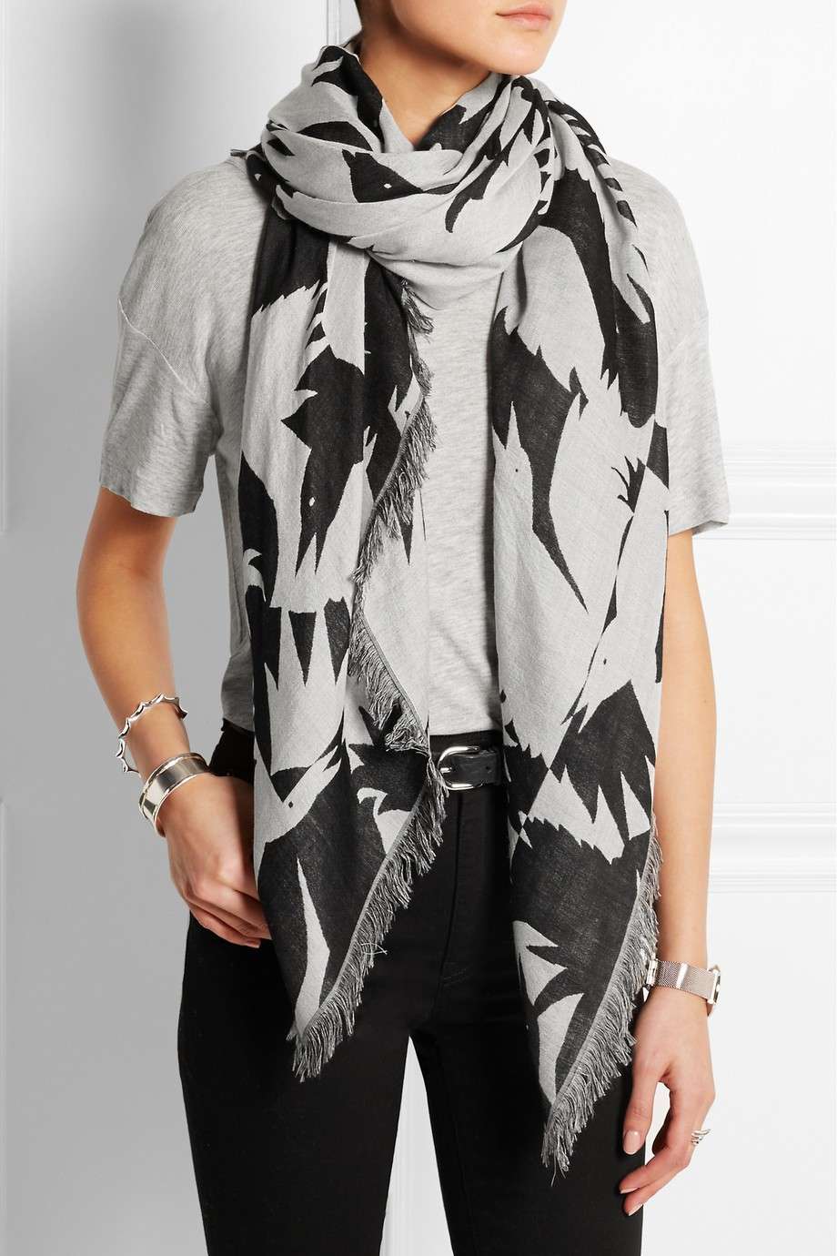 Pashmina annodata al collo