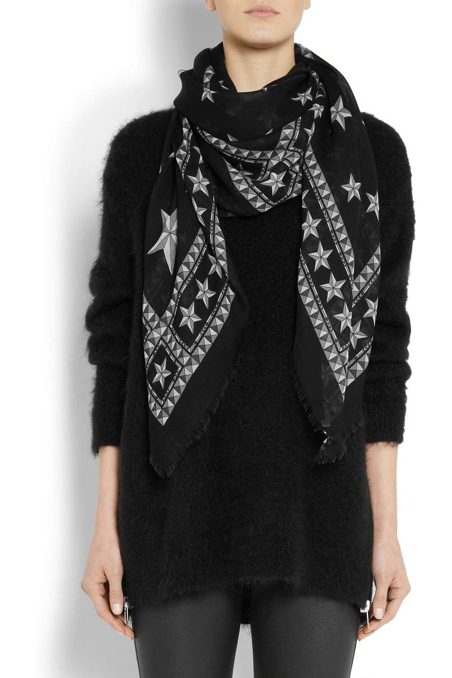 Pashmina e maglia tinta su tinta