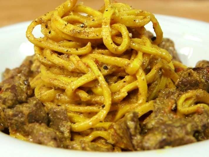 Pasta con agnello in fricassea