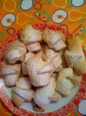 Piatto di cornetti biscotti