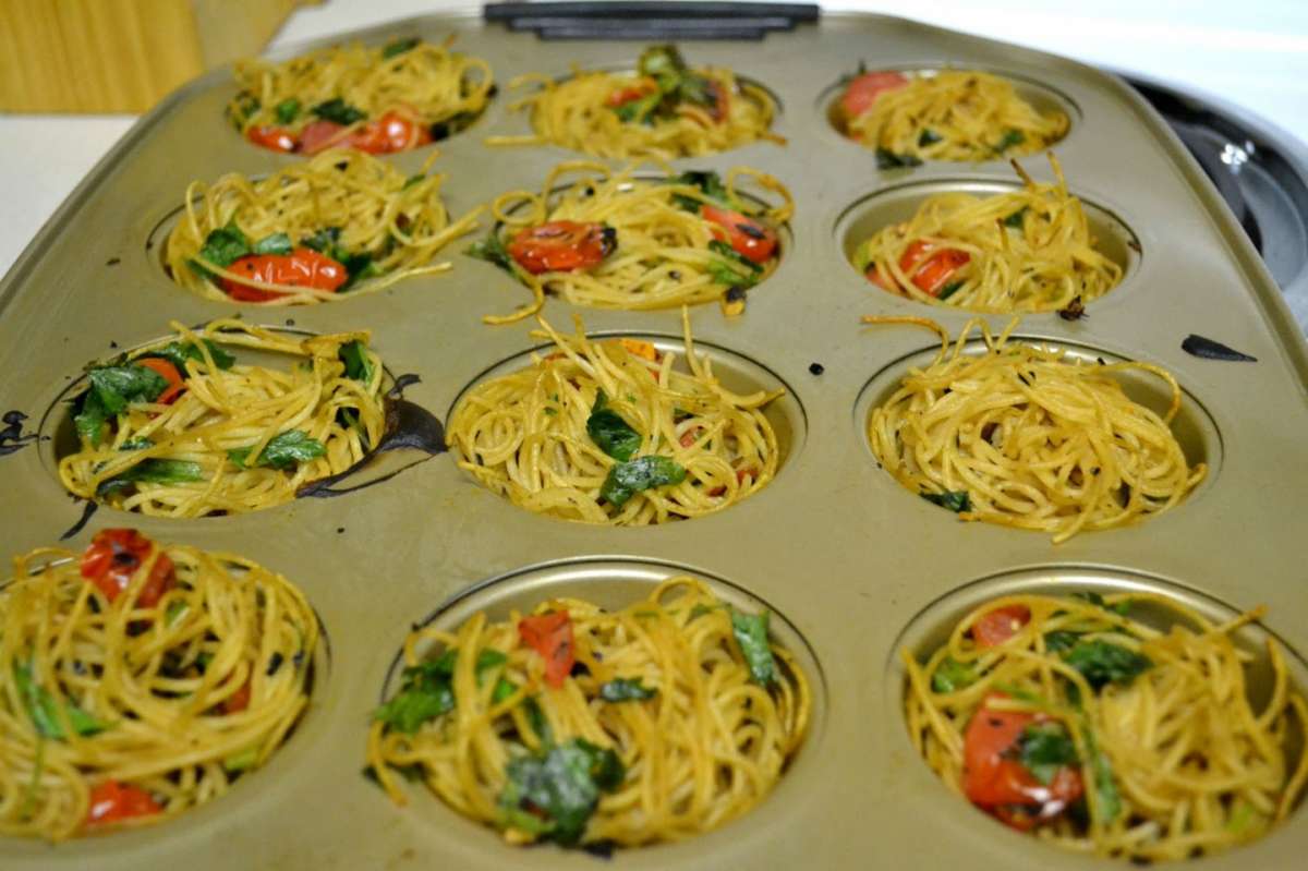 Preparazione nidi di spaghetti