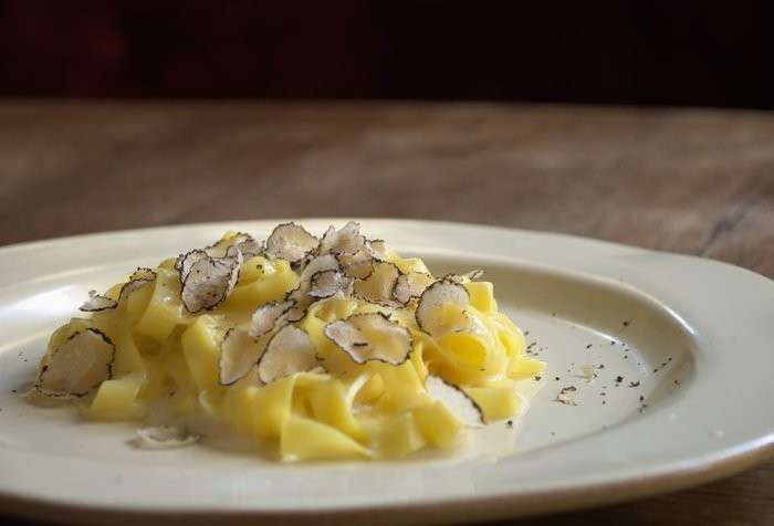 Primo piatto al tartufo e salsiccia