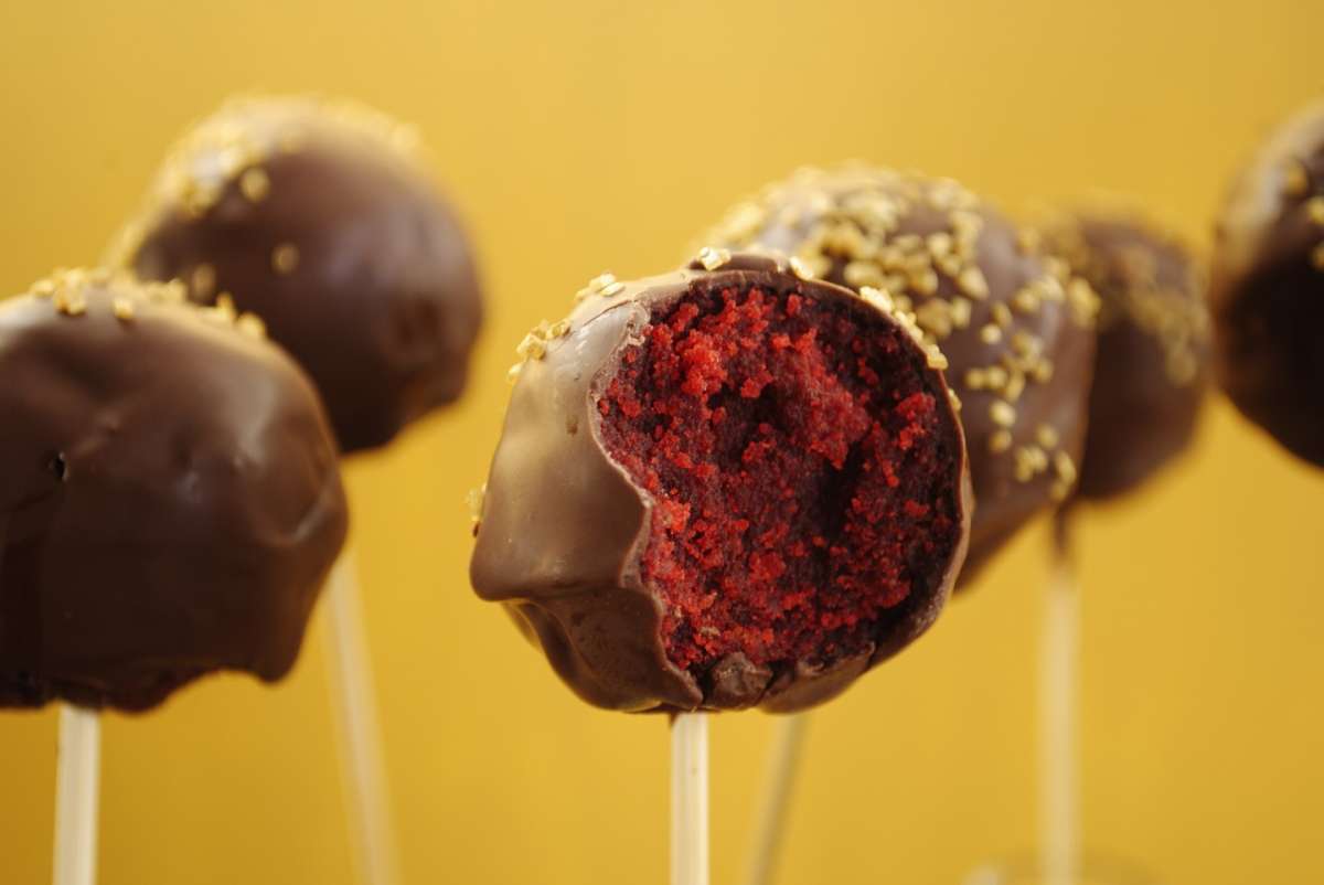 Red velvet cake pops