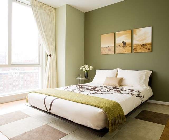 Verde per la parete dietro al letto