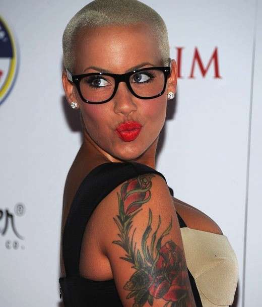 Amber Rose con capelli rasati