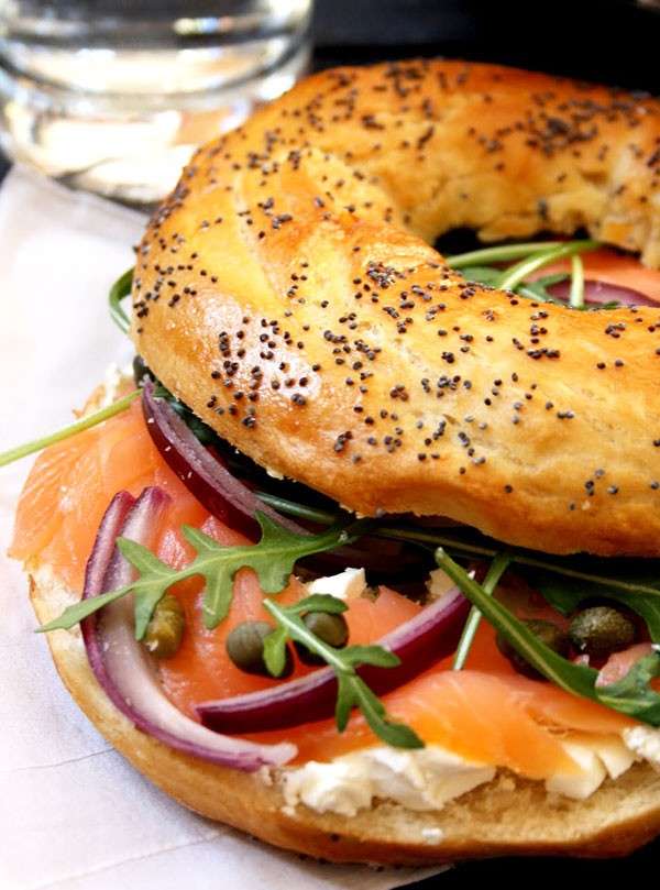 Bagel farciti con salmone