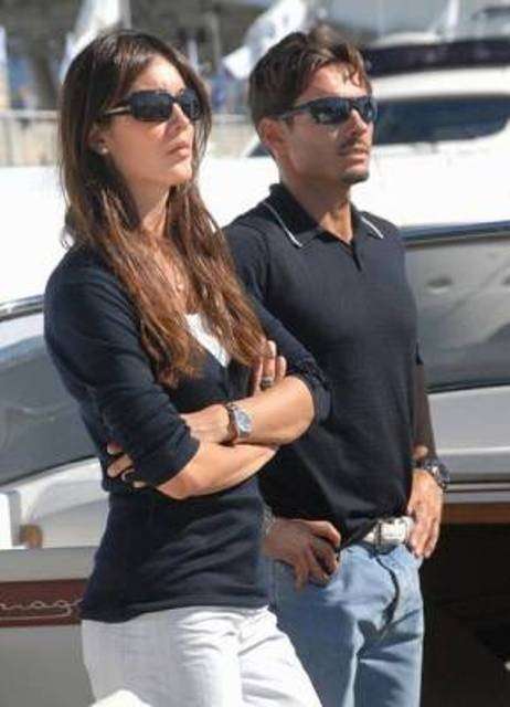 Berlusconi e la fidanzata con gli occhiali da sole