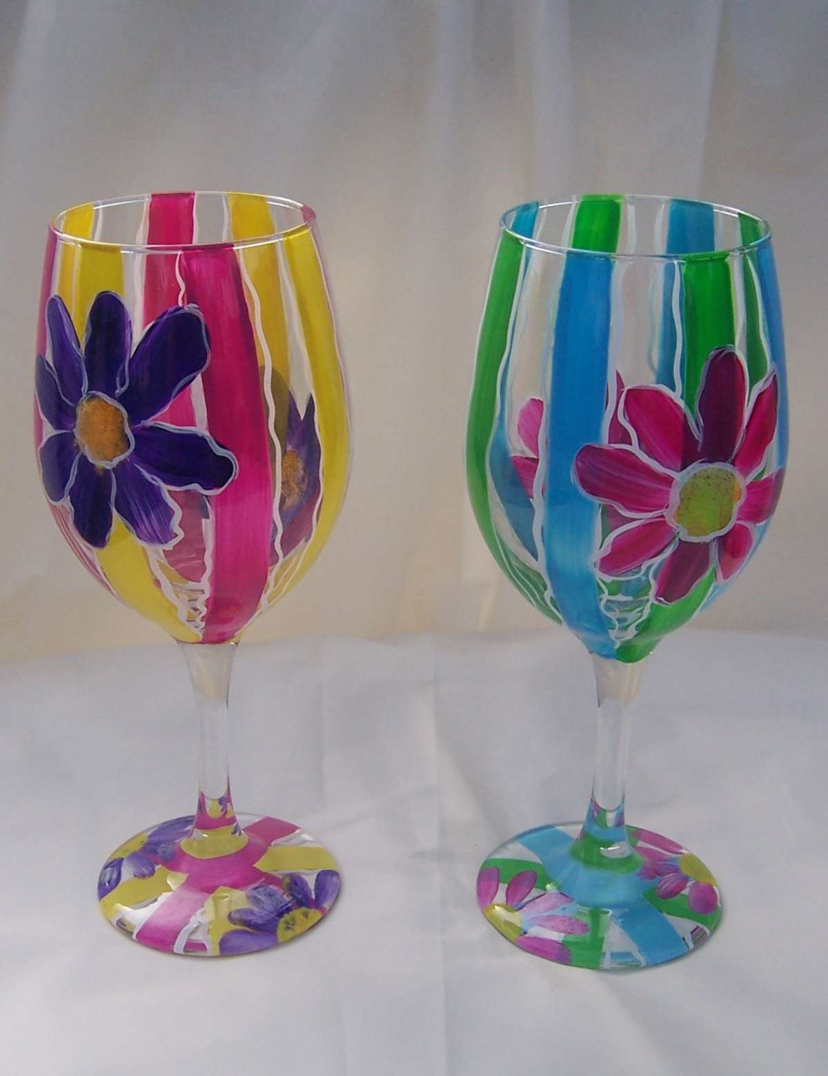 Bicchieri a righe con fiori