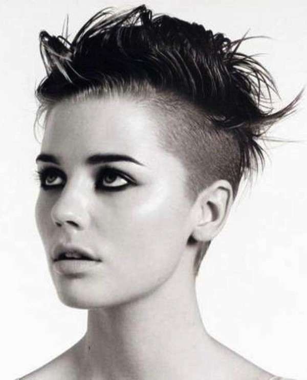 Capelli rasati con undercut