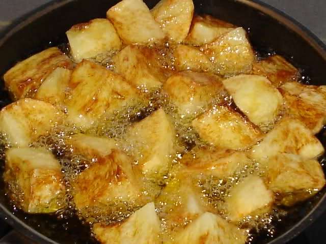 Cottura patatas bravas