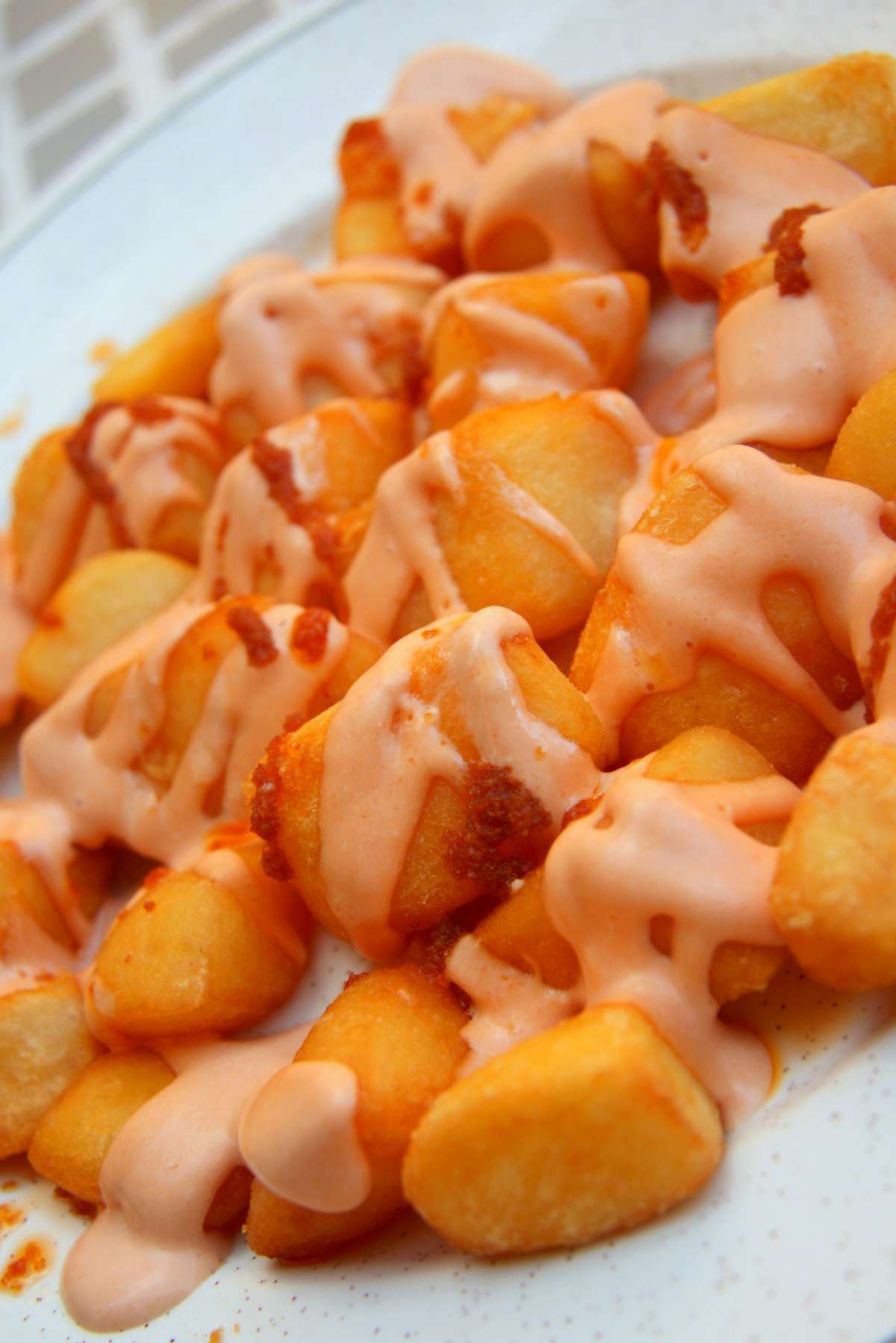 Patatas bravas speziate