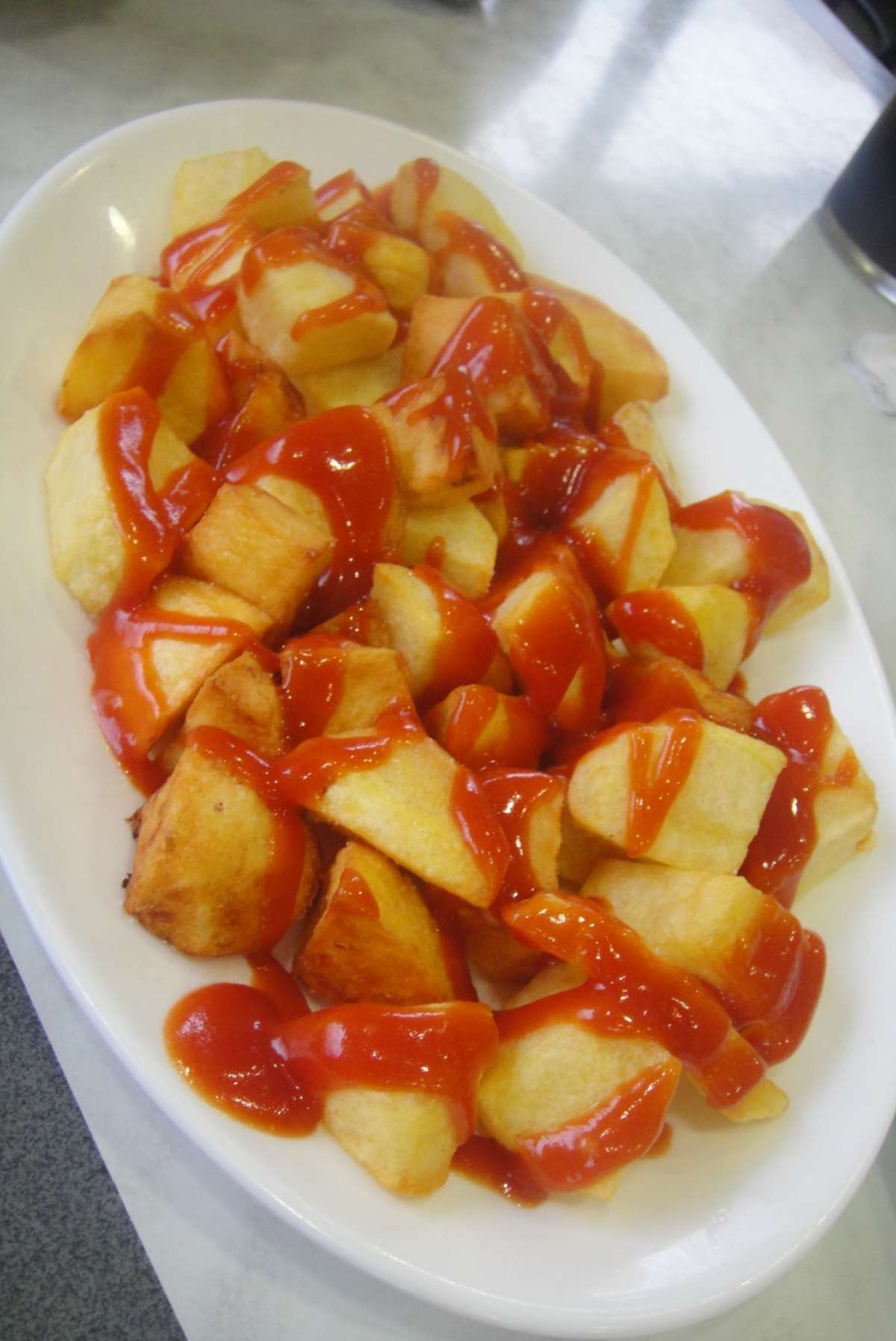 Piatto di patatas bravas