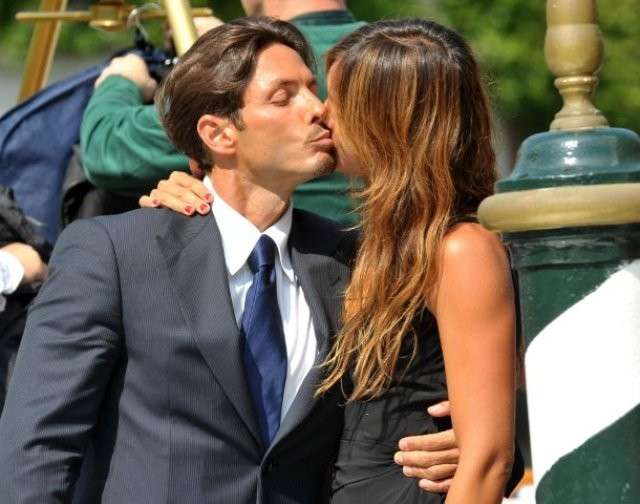 Piersilvio Berlusconi bacia la fidanzata