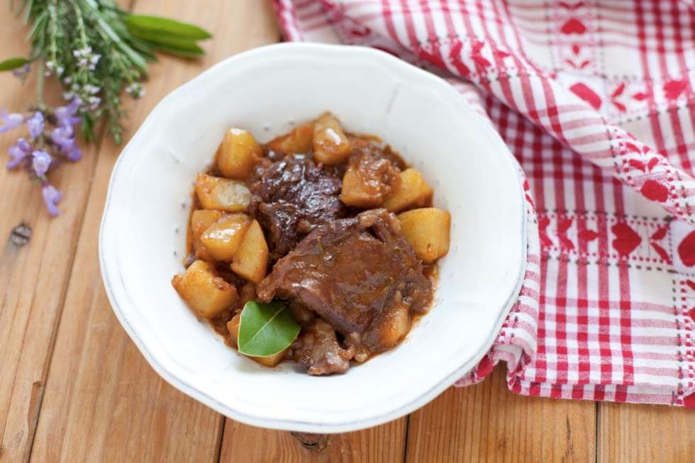 Ricetta agnello in umido con patate