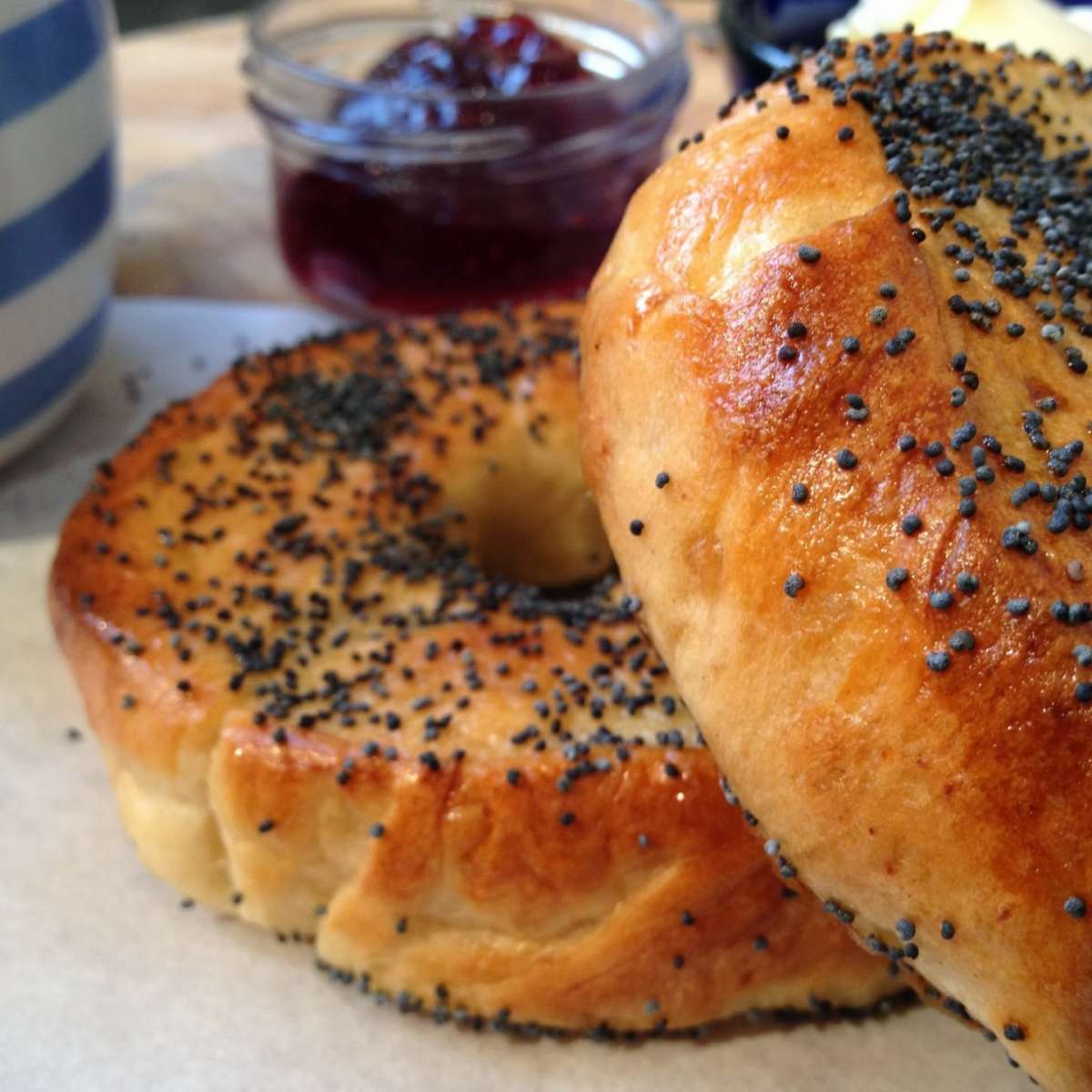 Ricetta bagel con semi di papavero