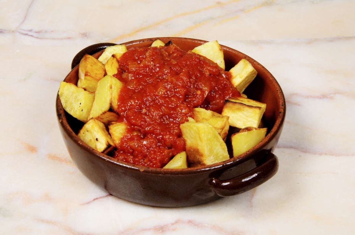 Ricetta spagnola patatas bravas