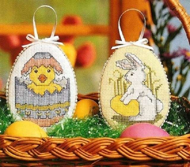 Sorprese punto croce per le uova di Pasqua