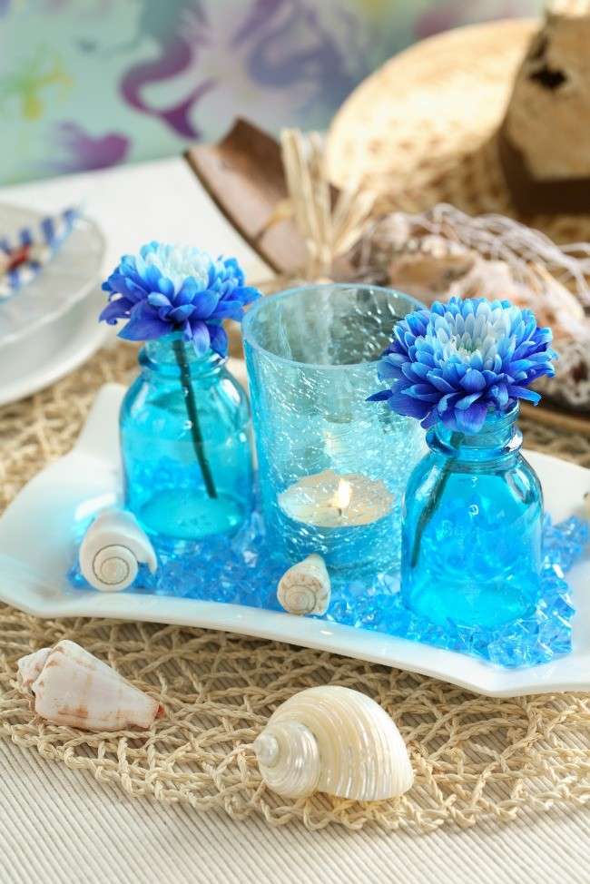 Vasetti e fiori azzurri