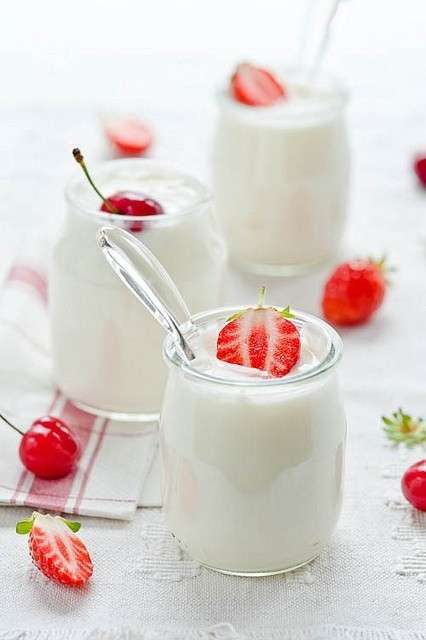 Yogurt fatto in casa con fragole