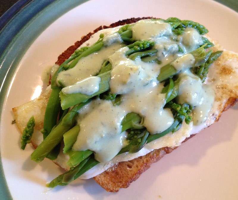 Asparagi con salsa yogurt