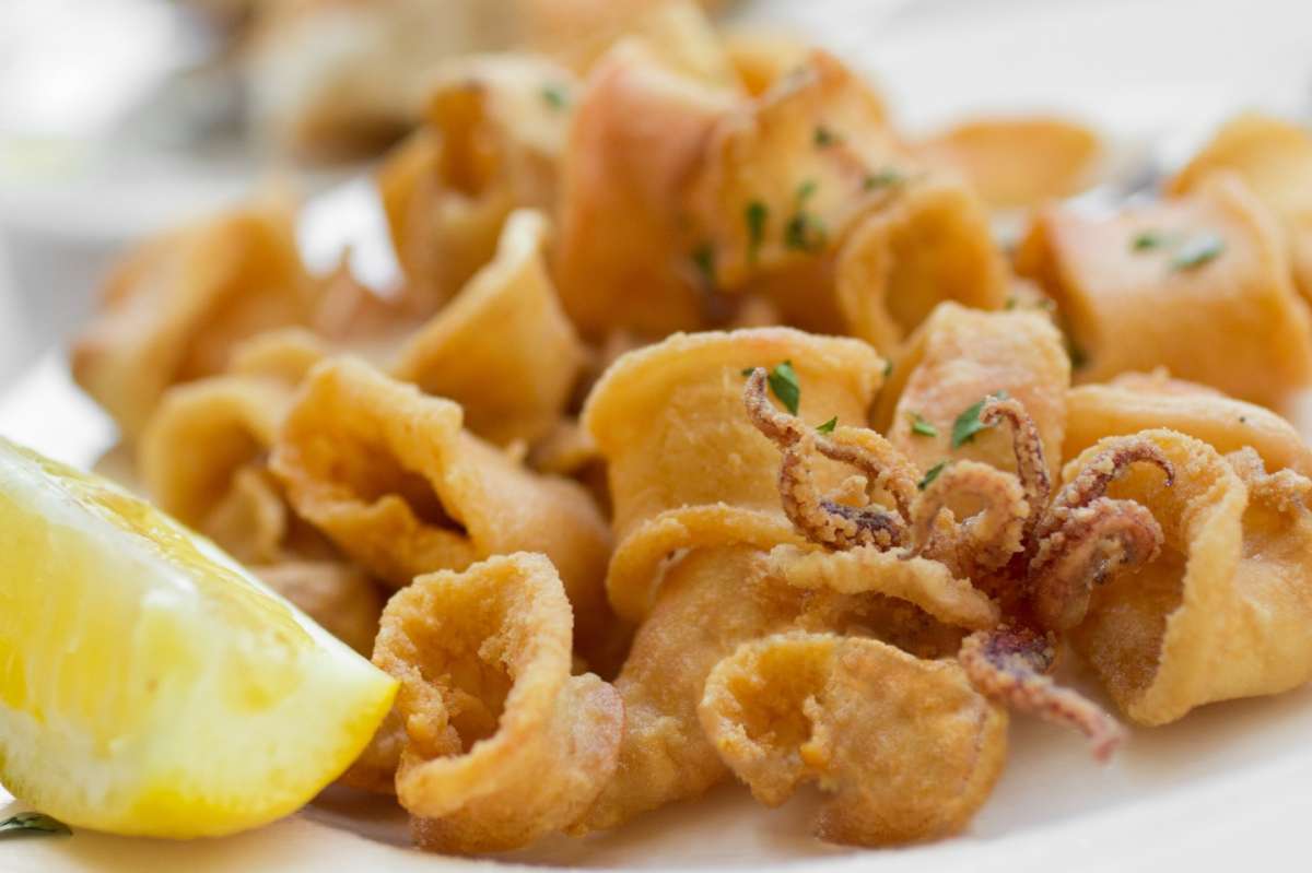 Calamari fritti con limone