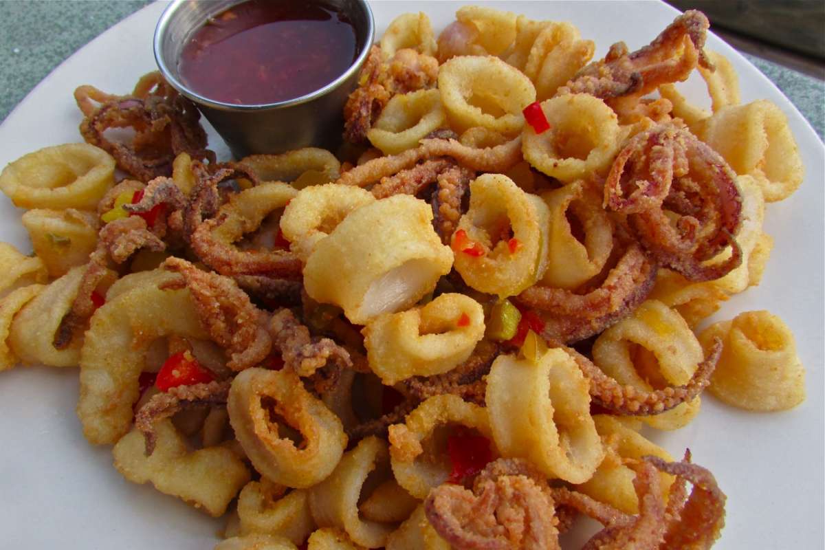 Calamari fritti con salsa