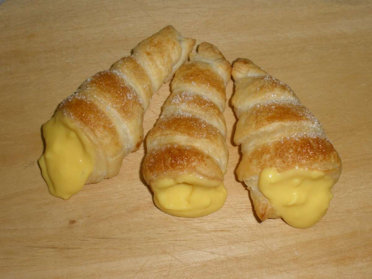 Cannoncini con crema al limone