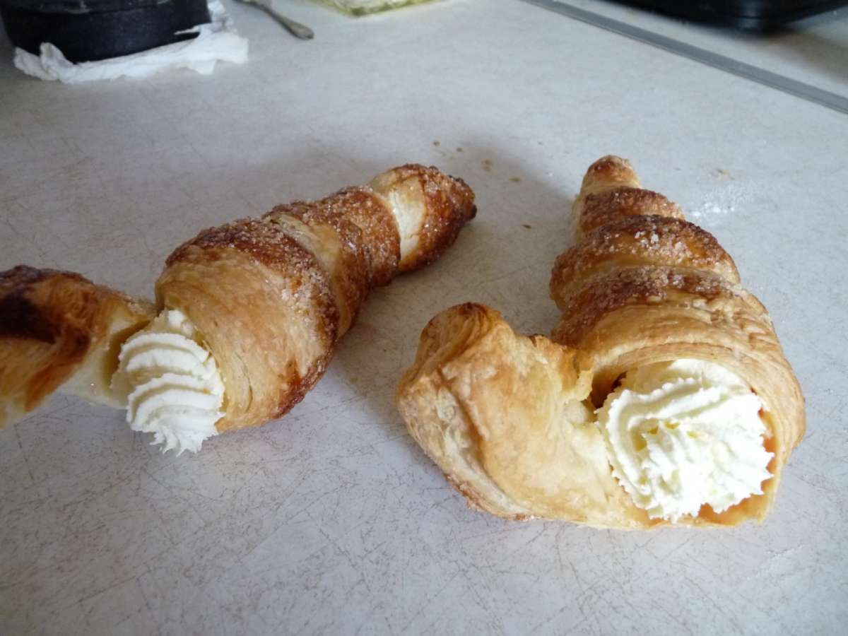 Cannoncini di pasta sfoglia